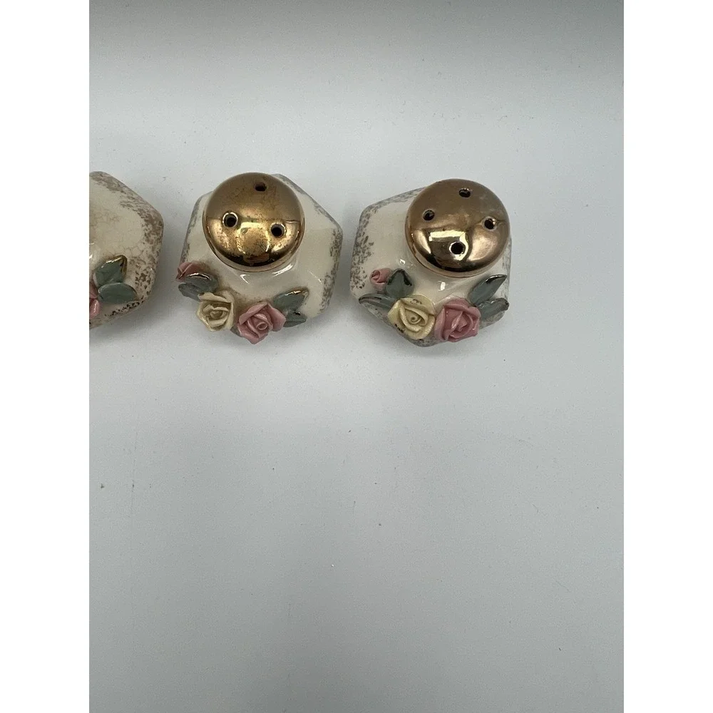 Vtg Lefton Salt N Pepper Set 3D Applied Flowers‎ Gold Accent Porcelain Japan AC